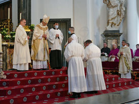 Diakonenweihe im Fuldaer Dom (Foto: Karl-Franz Thiede)